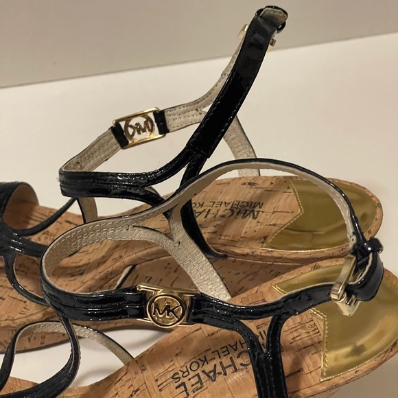 Michael Kors Patent Leather Wedge Sandals new conditions - Picture 4 of 15